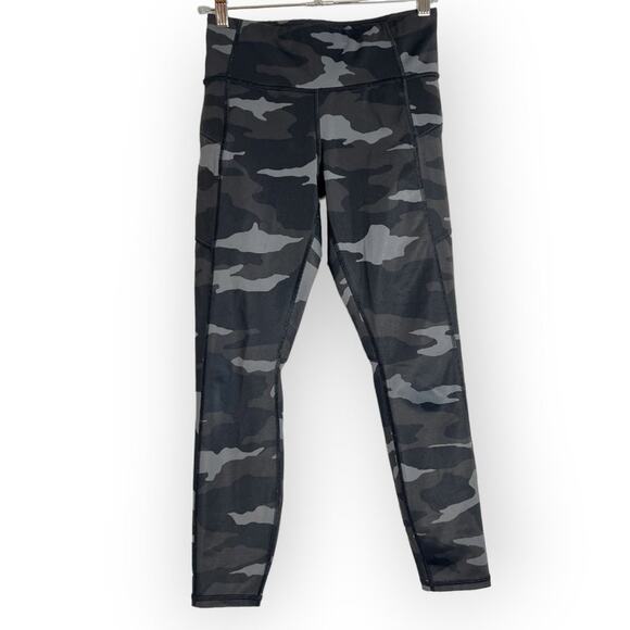Athleta Camo Contender 7/8 Tight SIZE XSP Petite Black Gray Yoga Pants Workout - Picture 1 of 10